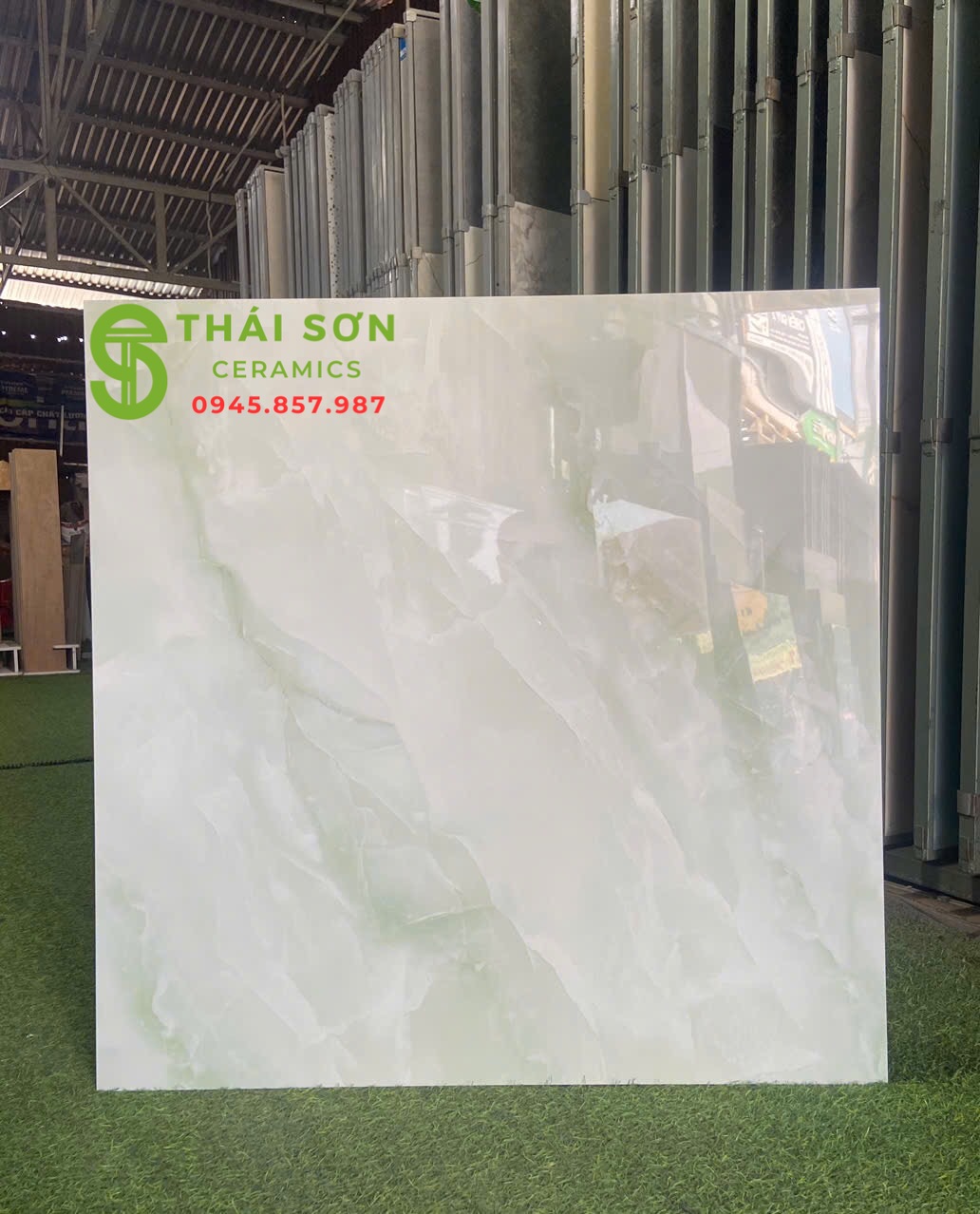 Gạch phương nam màu xanh lá 80x80 lát nền bóng kiếng