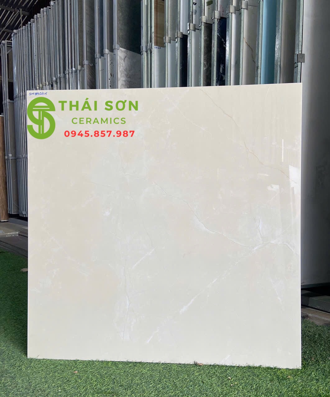 Gạch lát nền vid 80x80 bóng kiếng màu kem vàng vân nhẹ