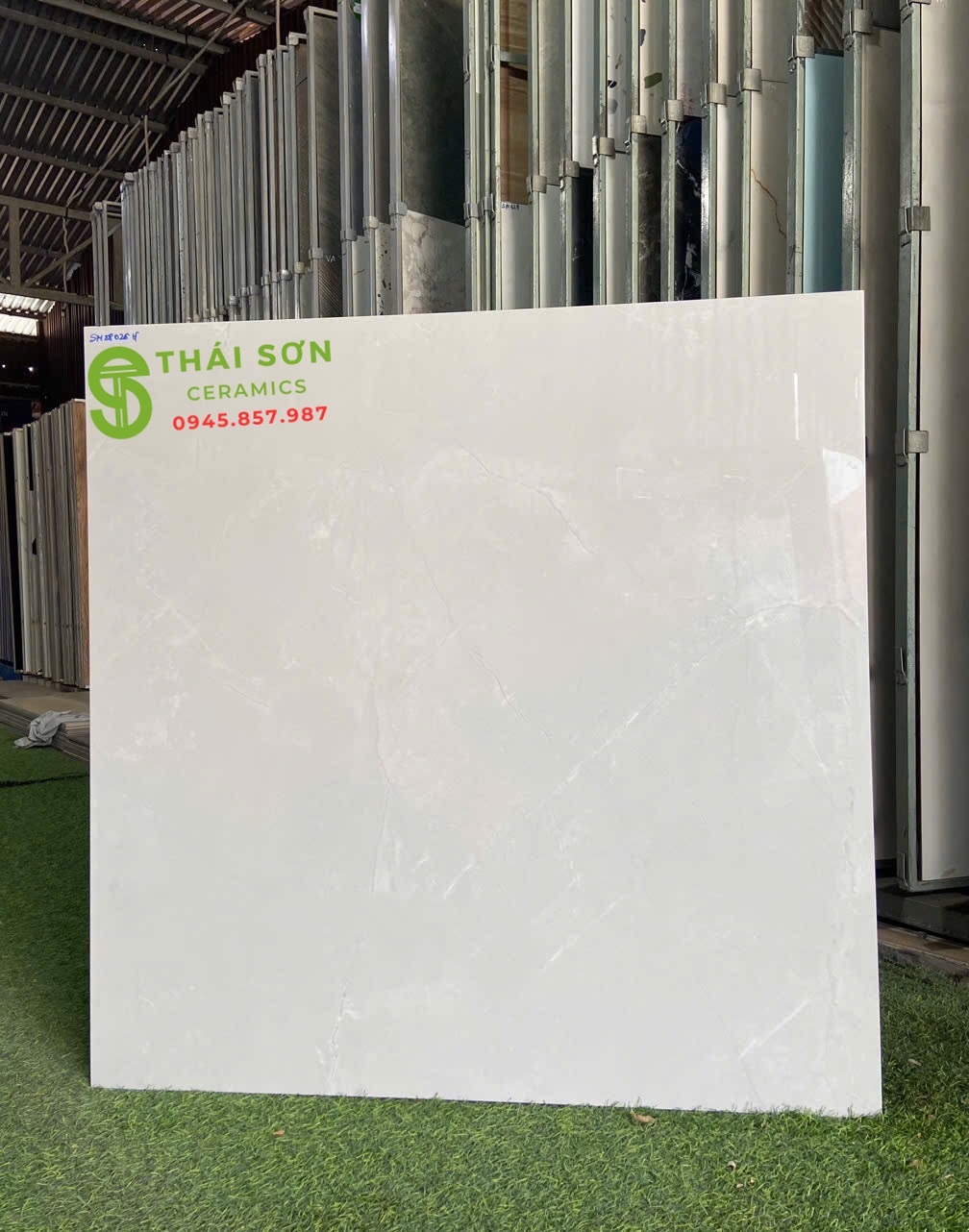 Gạch bóng kiếng VID 80x80 màu xám nhẹ lát nền đẹp