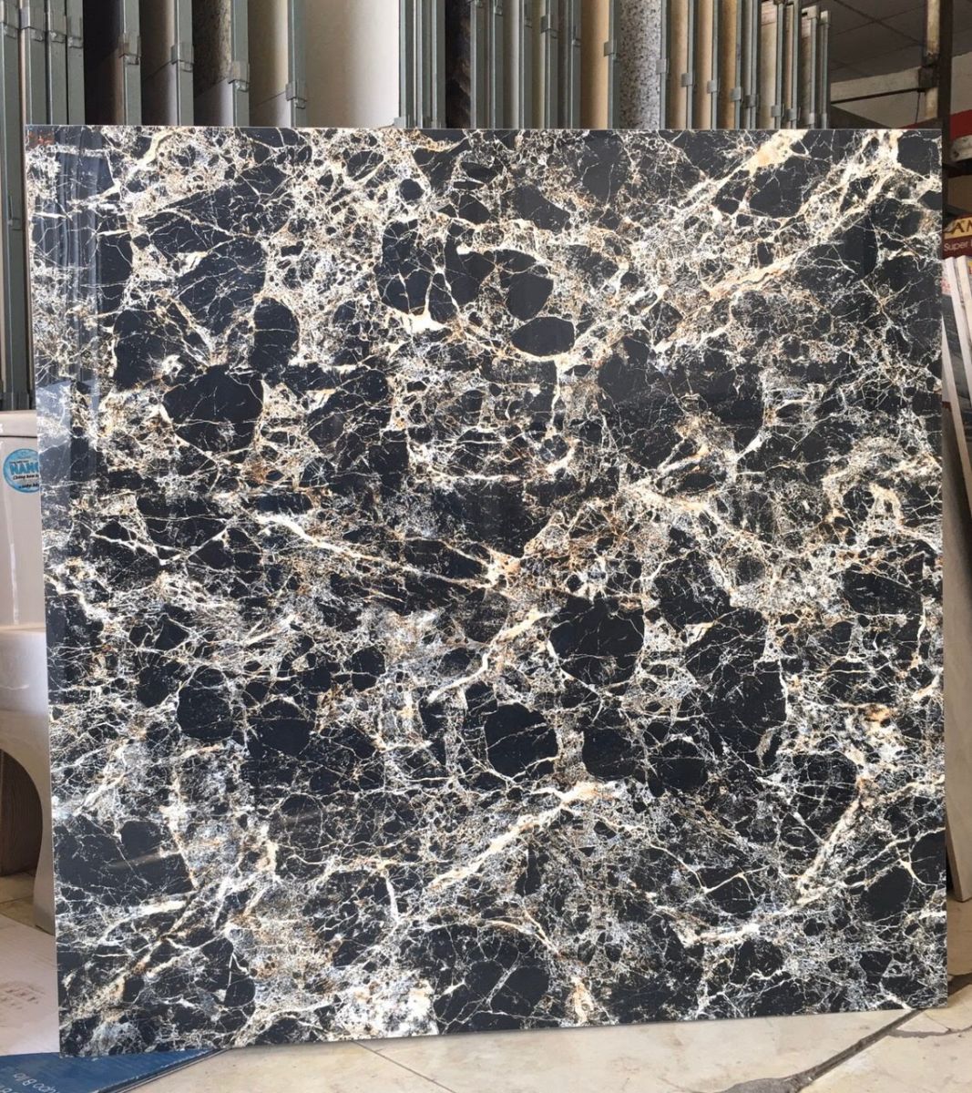 Gạch 80x80 lát nền bóng kiếng