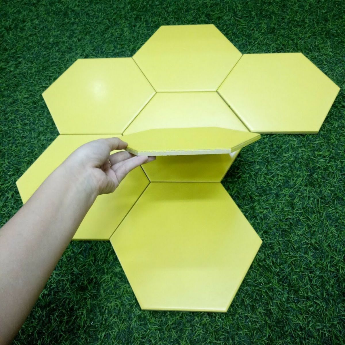 Gạch lục giác vàng trơn