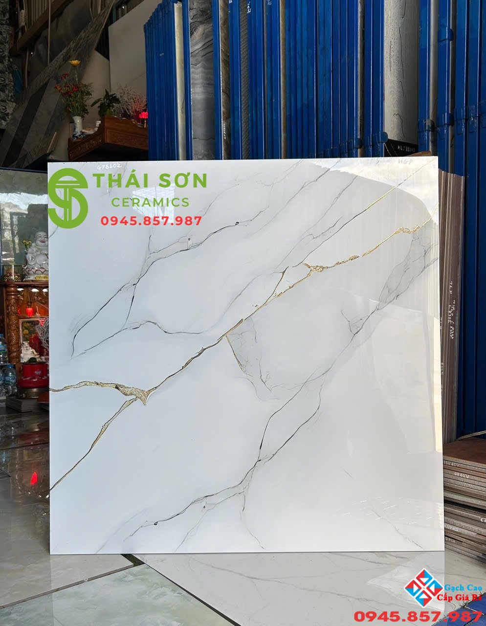 Gạch 80x80 trung quốc khắc kim lát nền trắng ánh khói nhẹ
