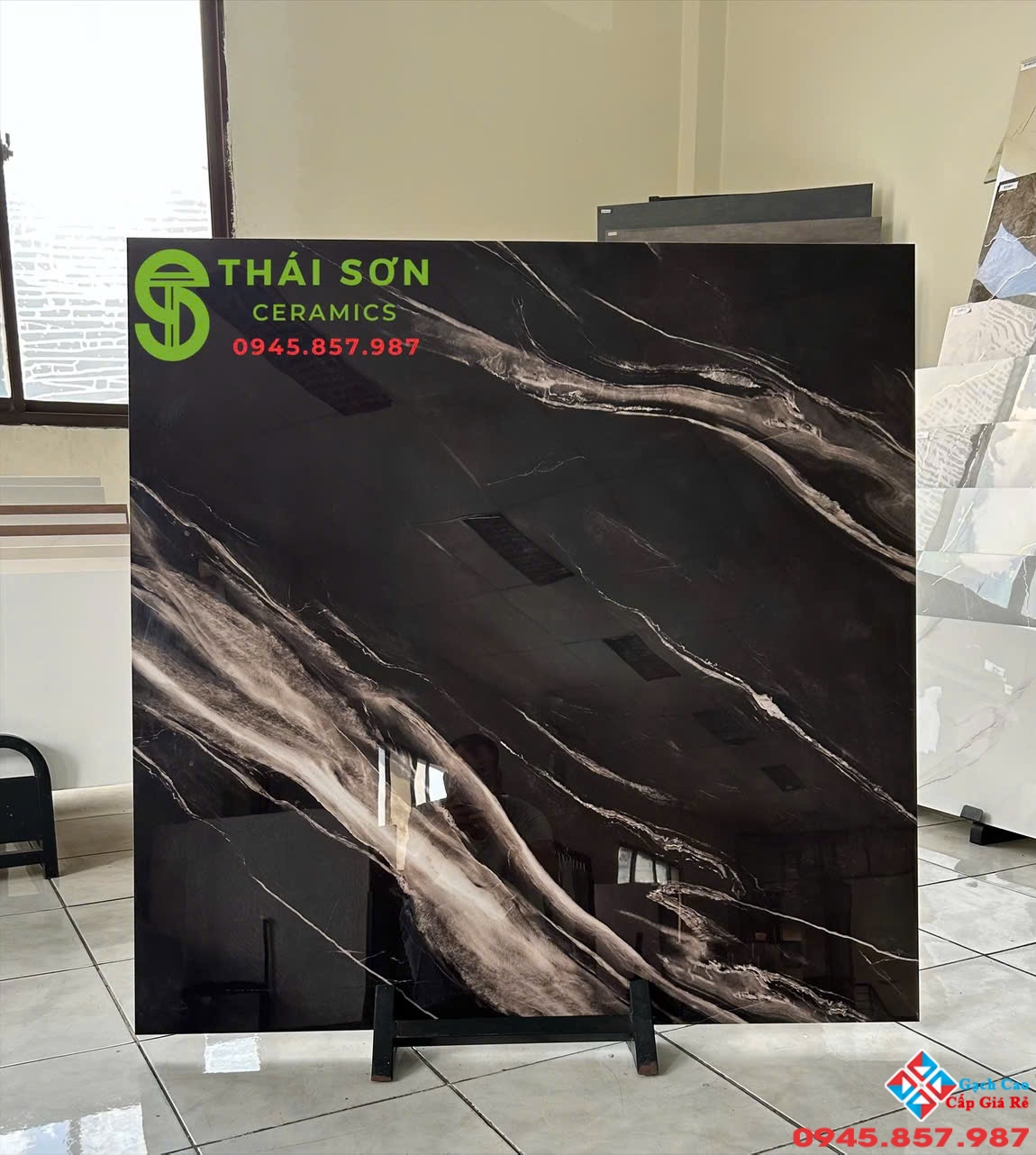 Gạch trung quốc 100x100 đen tuyền đường vân tia sét sang trọng