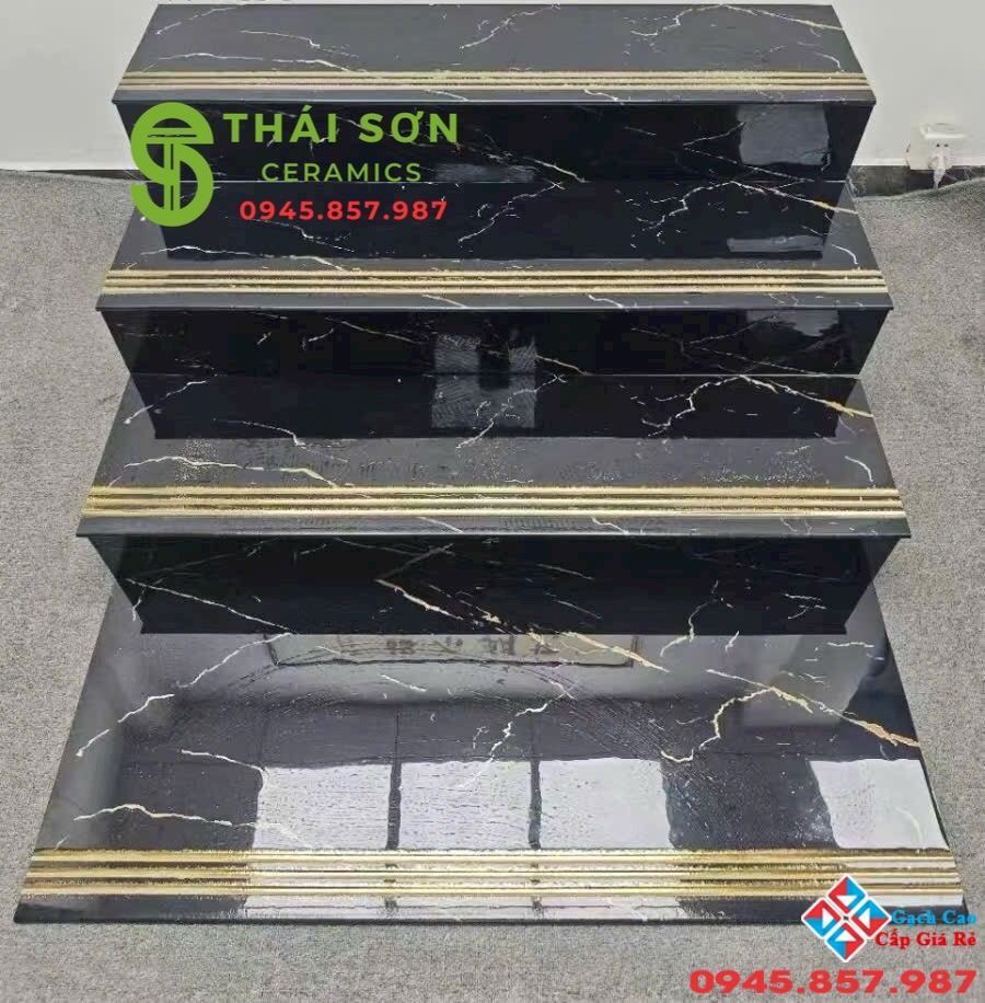 Gạch lát cầu thang 47x120 màu đen vân vàng khắc mới nhất
