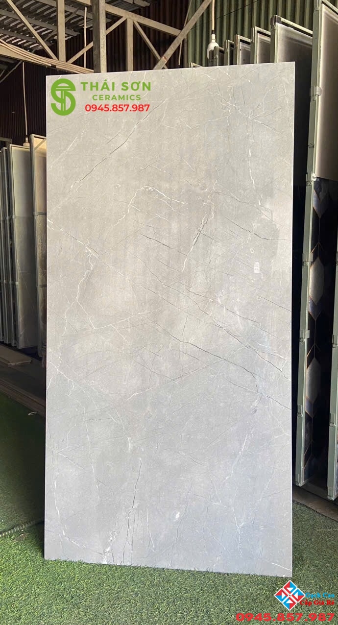 Gạch ốp tường bóng kiếng 80x160 vân xám ấn độ