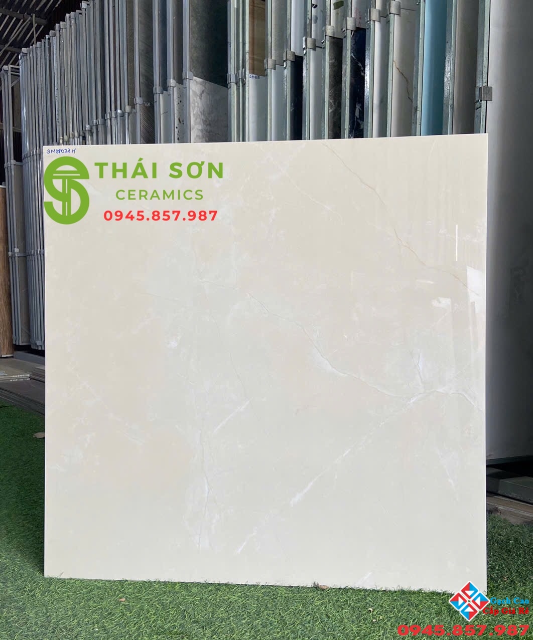 Gạch lát nền vid 80x80 bóng kiếng màu kem vàng vân nhẹ