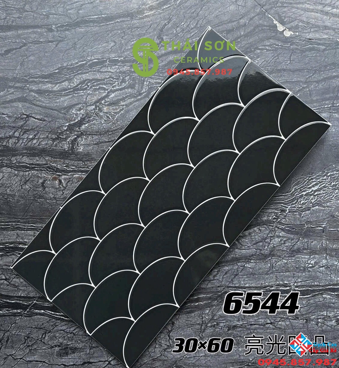 Gạch trang trí đen vảy cá 30x60 men bóng nhập khẩu