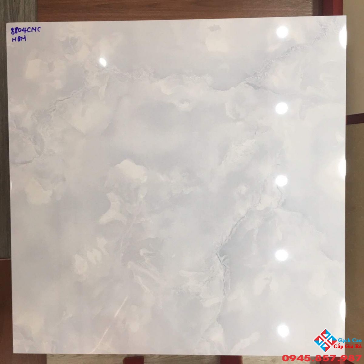 Đá bóng kiếng 80x80 đẹp