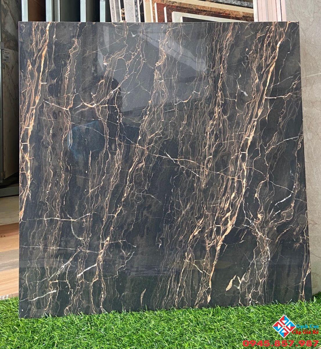gạch 60x60 đen vân vàng