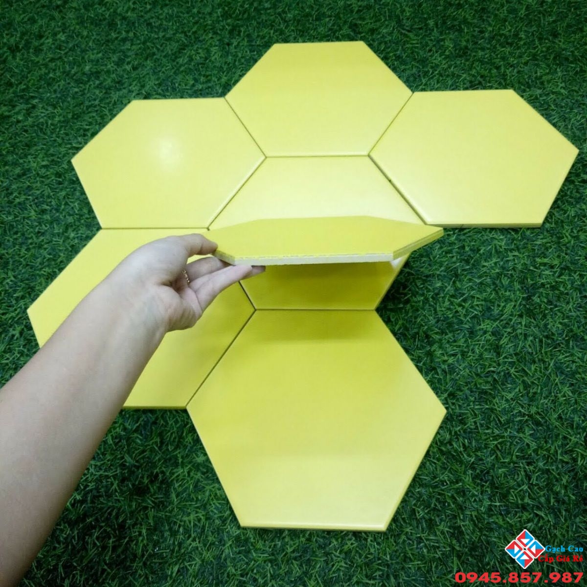 Gạch lục giác vàng trơn