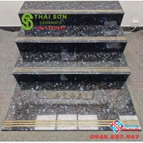Gạch lát cầu thang 47x120 khắc kim vàng mè hoa cương