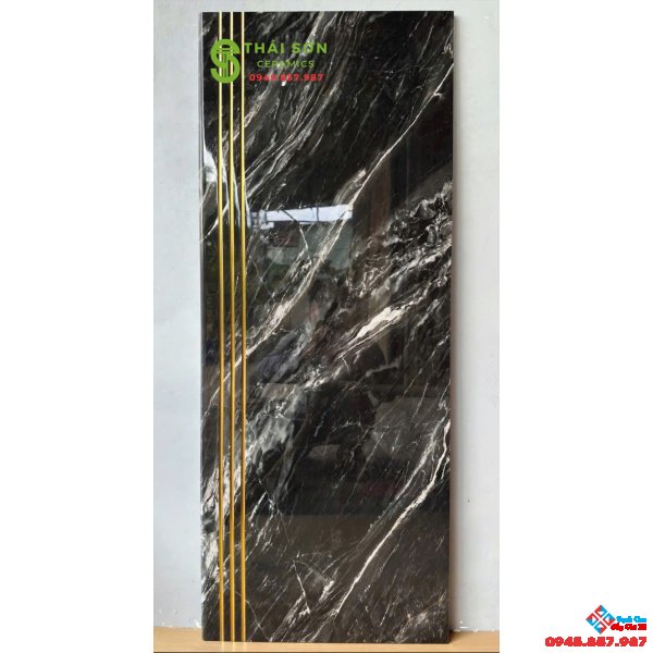 Đá lát cầu thang 47x120 khắc kim chạy rãnh nhũ vàng