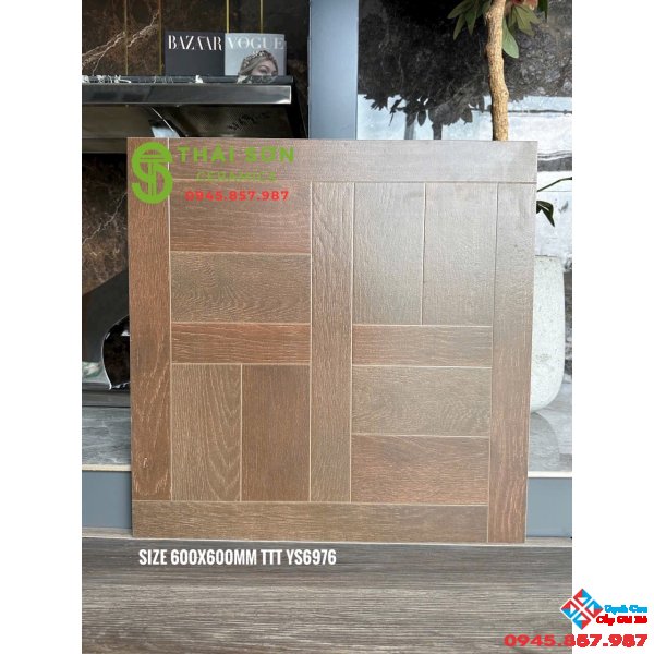 Phòng khách lát gạch giả gỗ 60x60 trung quốc