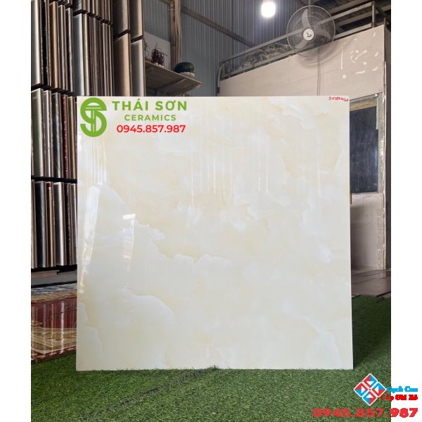 Gạch lát nền bóng kiếng 80x80 vân đá vàng giá rẻ quận 4