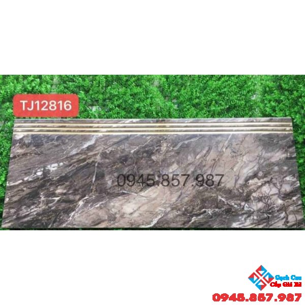 Gạch lót cầu thang 48x120 khắc nhũ kim vàng cao cấp