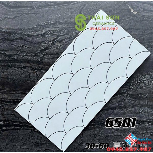 Gạch vảy cá màu trắng 30x60 ốp tường nhà tắm sang chảnh