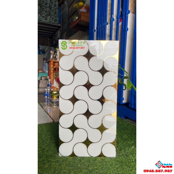 Gạch mạ vàng trang trí nhập khẩu 30x60 ốp tường điểm nhấn đẹp